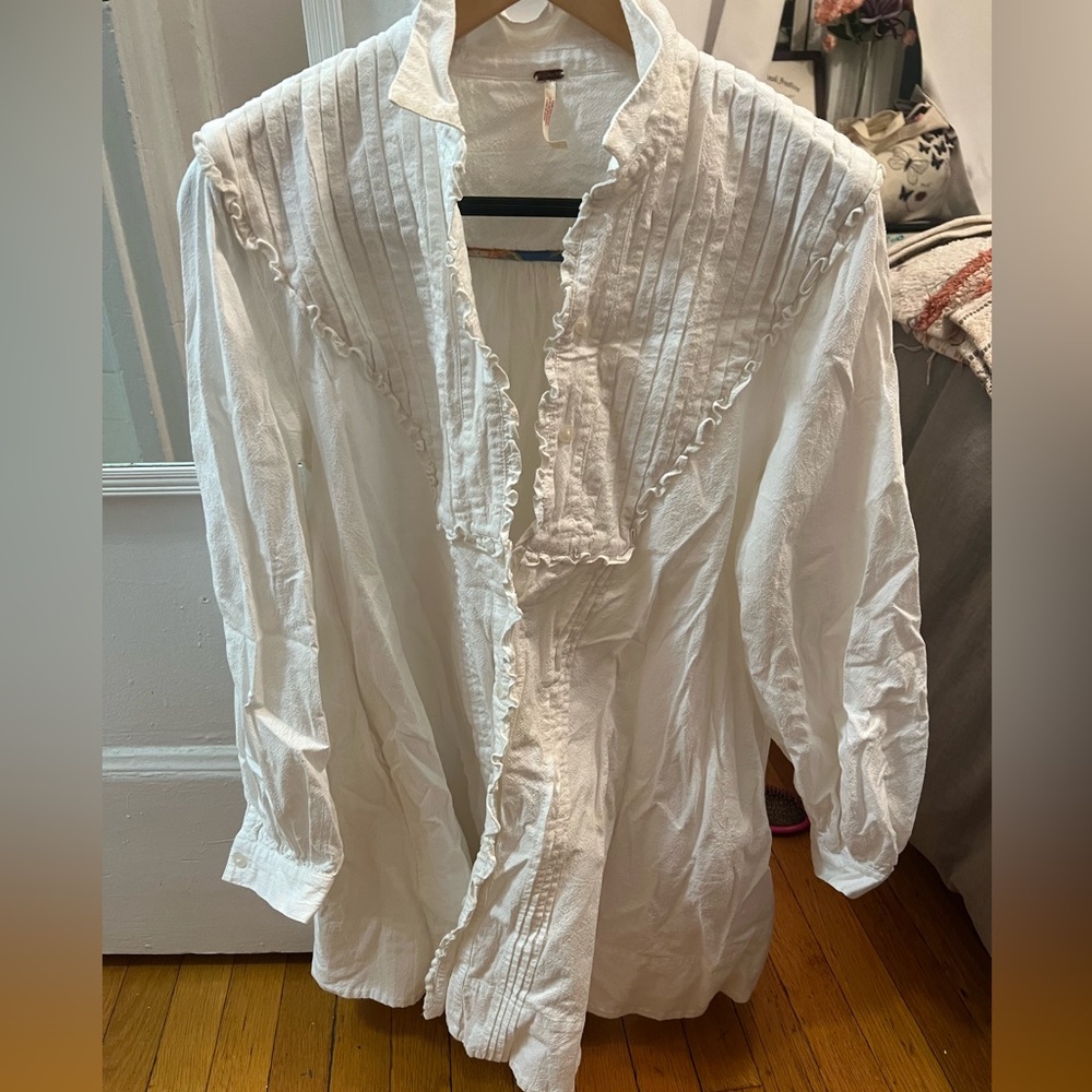 Free people button up white puffy shirt